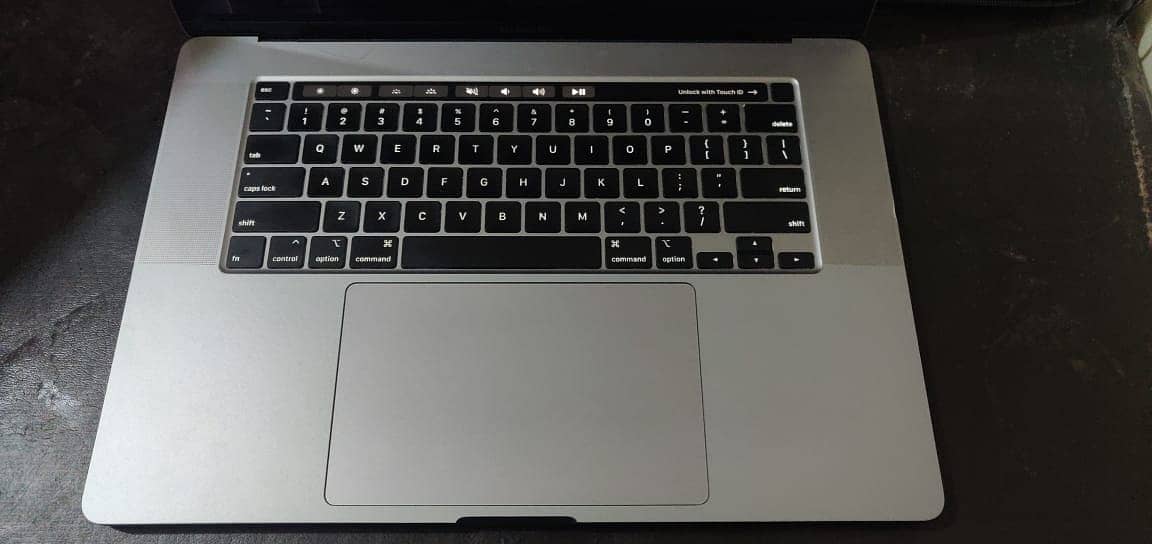 Apple MacBook Pro 16-Inch (2019) 5