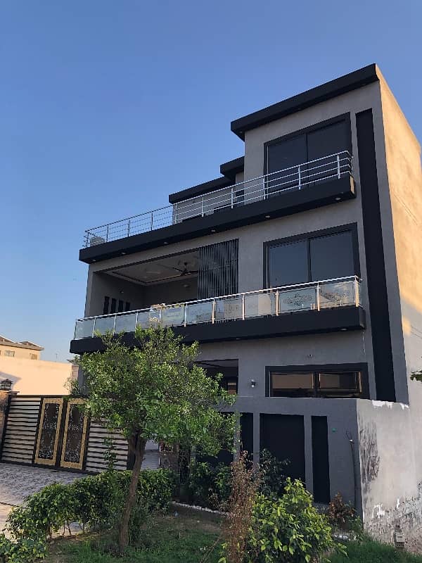 10 Marla House For Sale In Park View City Lahore 1