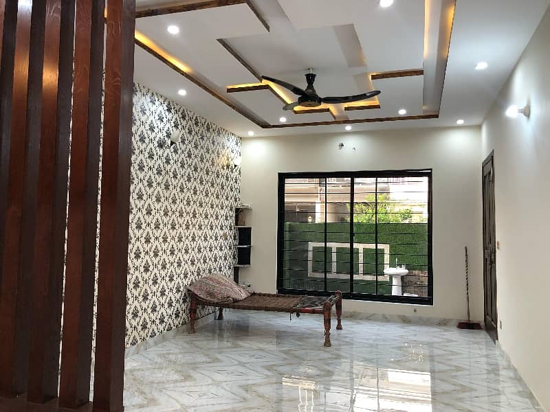 10 Marla House For Sale In Park View City Lahore 8