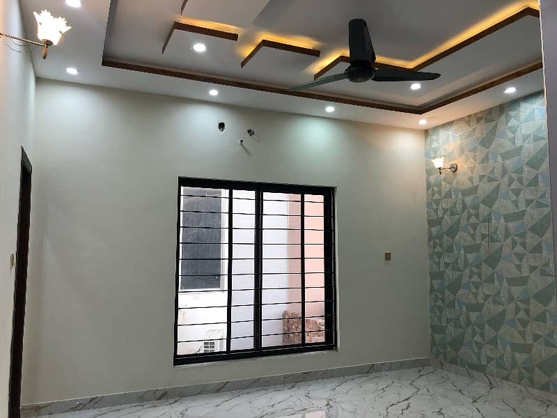 10 Marla House For Sale In Park View City Lahore 27