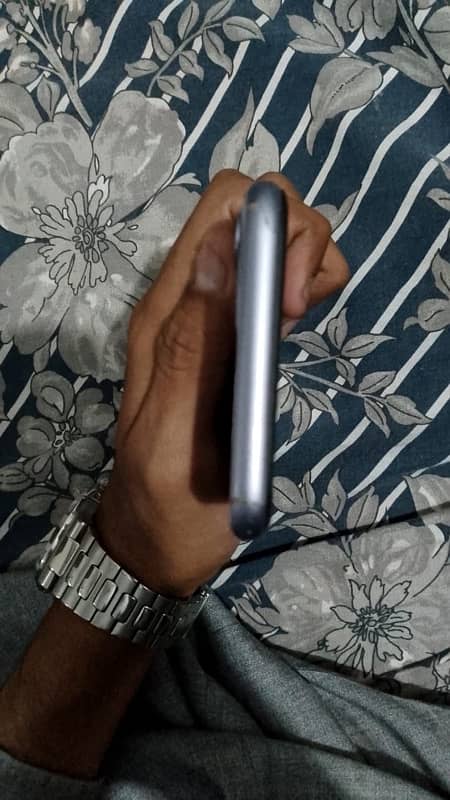 AssalamOAlaaikum Iphone 11 non pta jv purple colour 3