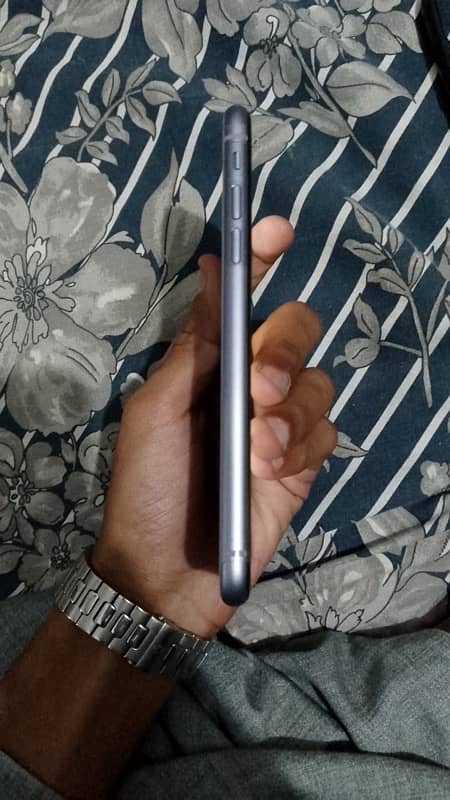 AssalamOAlaaikum Iphone 11 non pta jv purple colour 4