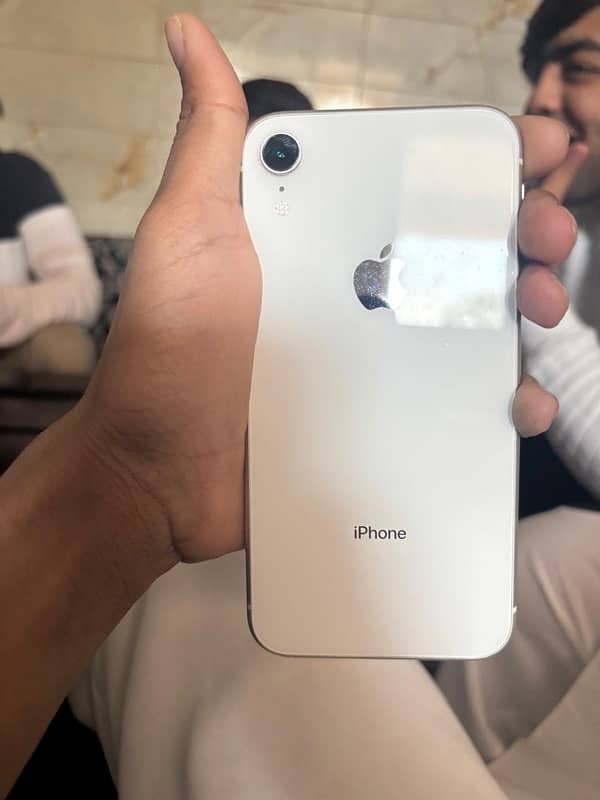 iphone xr 4