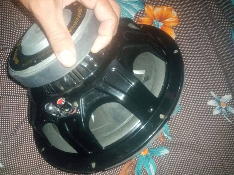 Almani subwoofer 2200wat  good condition high bass 2