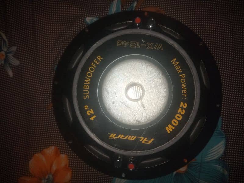 Almani subwoofer 2200wat  good condition high bass 4