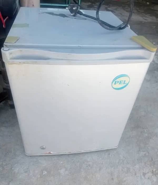 Mini Fridge Refrigerator PEL 1