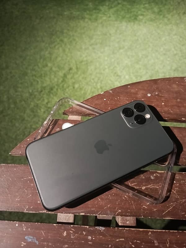 IPHONE 11 PRO (NON PTA) 4