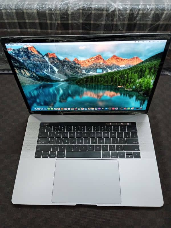 MacBook pro 2017 1