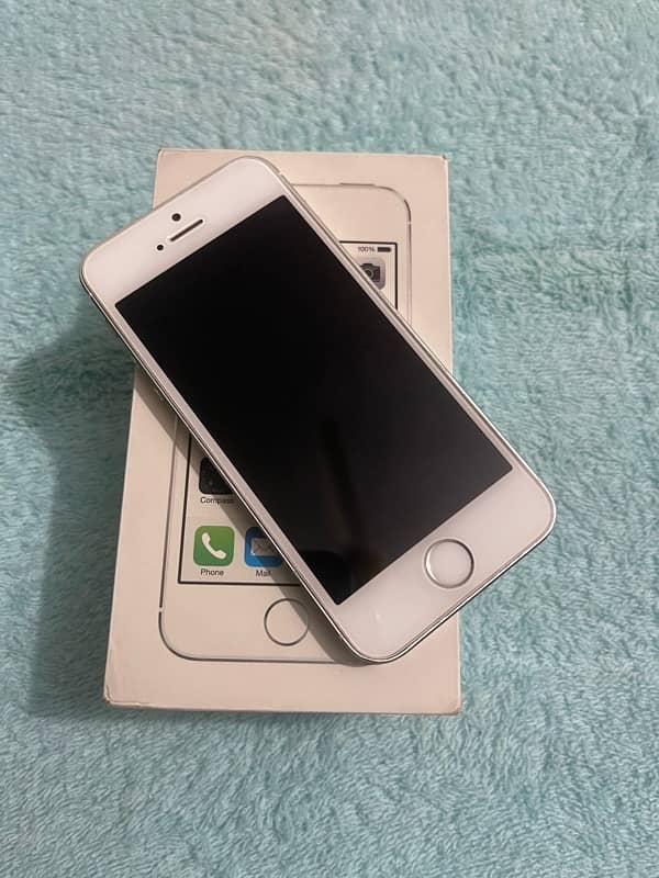 iPhone 5S (16GB) Official PTA Approved 10/10 condition Wh: 03259840013 1