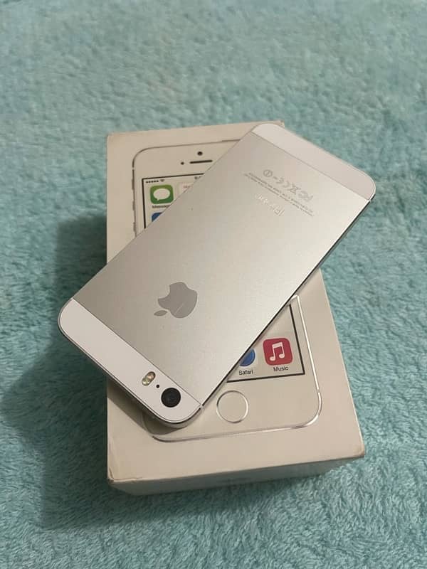 iPhone 5S (16GB) Official PTA Approved 10/10 condition Wh: 03259840013 2