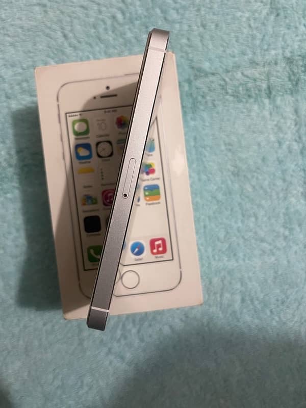 iPhone 5S (16GB) Official PTA Approved 10/10 condition Wh: 03259840013 5