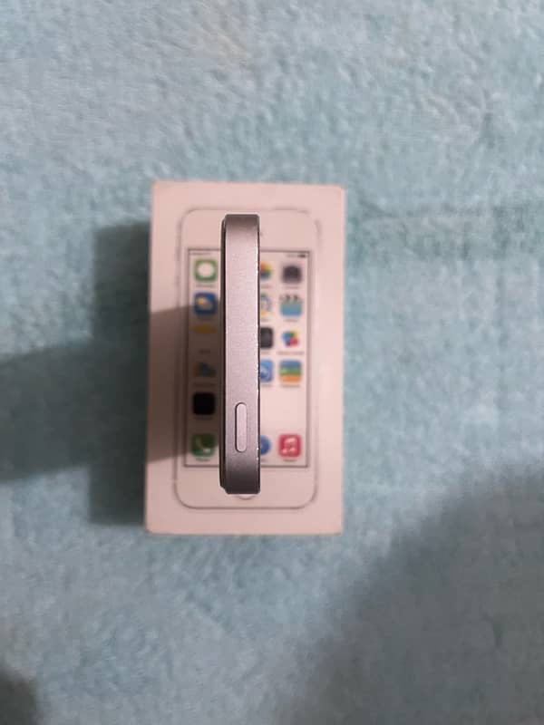 iPhone 5S (16GB) Official PTA Approved 10/10 condition Wh: 03259840013 7