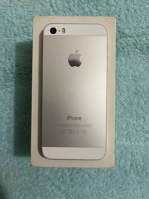 iPhone 5S (16GB) Official PTA Approved 10/10 condition Wh: 03259840013 8