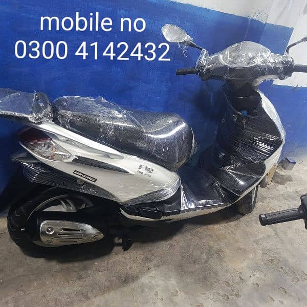 vespa piaggio 150cc  scooty available contact at**03004142432** 1