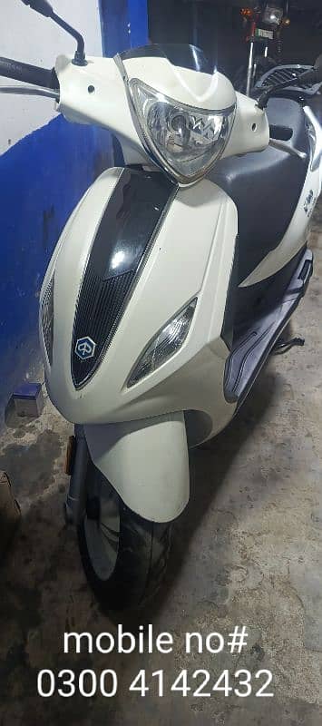 vespa piaggio 150cc  scooty available contact at**03004142432** 4