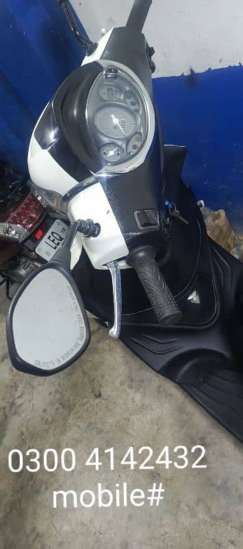 vespa piaggio 150cc  scooty available contact at**03004142432** 9