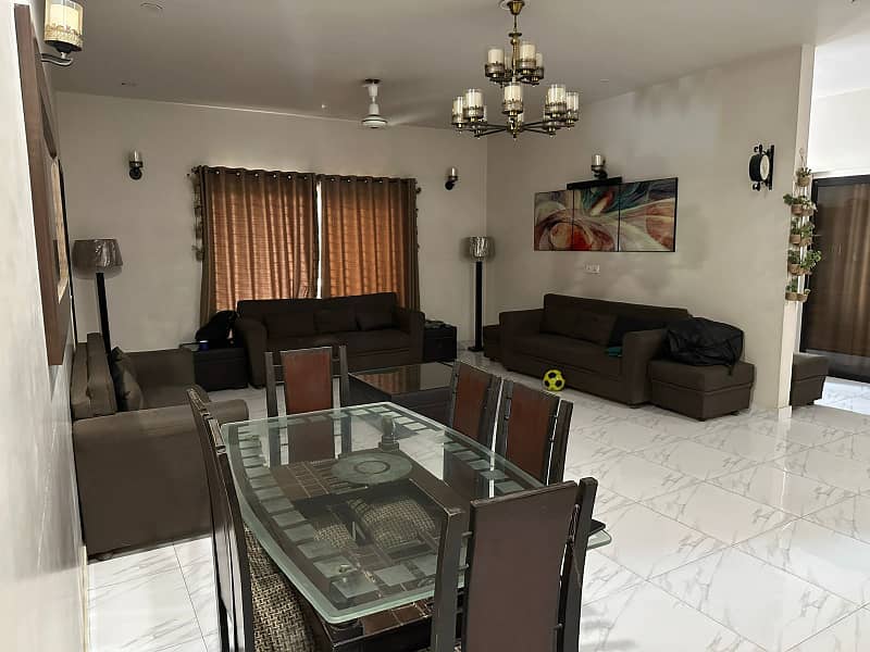 240 sq yards beutyfull portion for rent in ku society 0