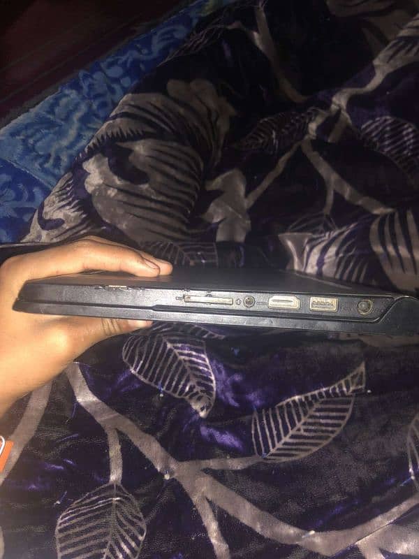 DEll laptop ha aur sel karna hai LCD tuti Hui hai Baki theek hai 1