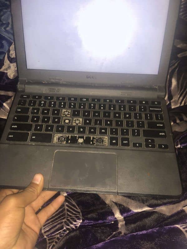 DEll laptop ha aur sel karna hai LCD tuti Hui hai Baki theek hai 2