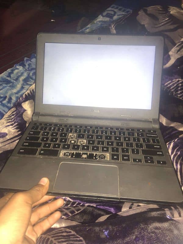 DEll laptop ha aur sel karna hai LCD tuti Hui hai Baki theek hai 3