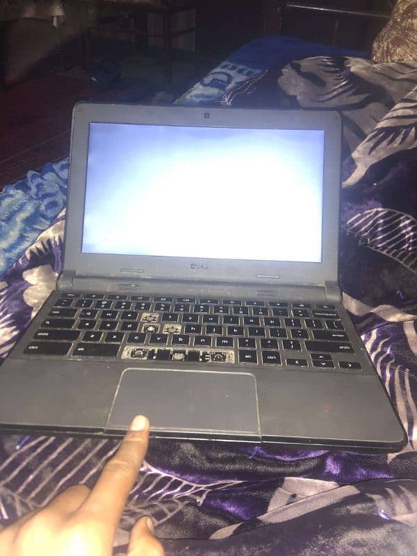 DEll laptop ha aur sel karna hai LCD tuti Hui hai Baki theek hai 4