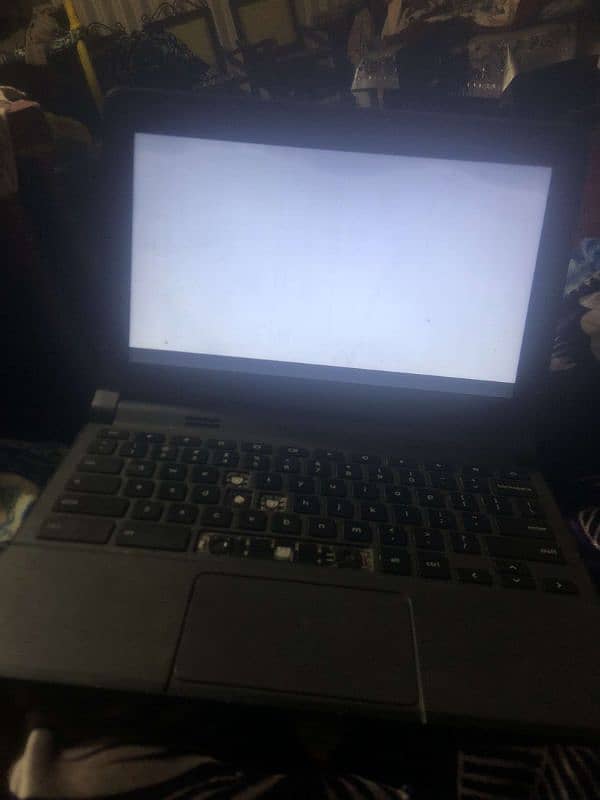 DEll laptop ha aur sel karna hai LCD tuti Hui hai Baki theek hai 7