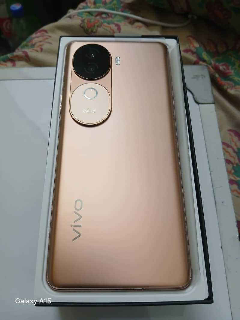 VIVO V40E 1