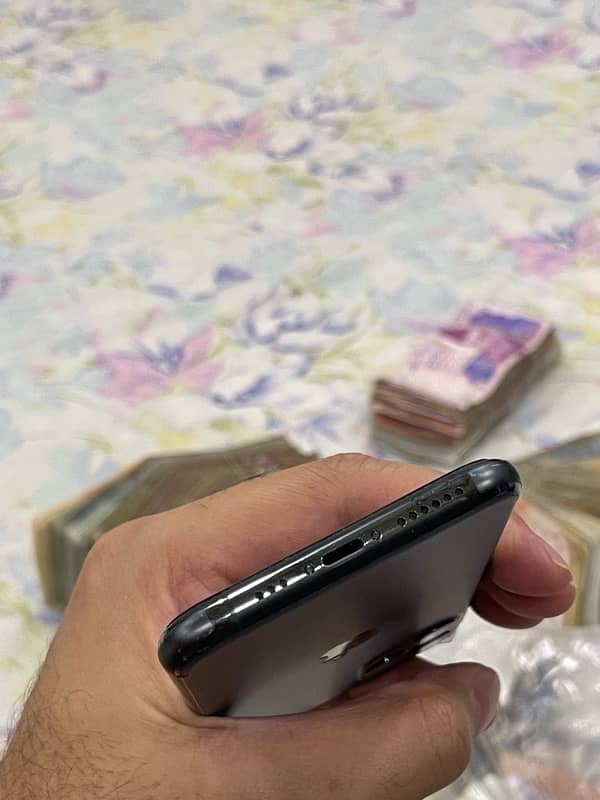 iPhone 11 pro 64 Gb 7