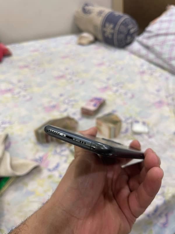 iPhone 11 pro 64 Gb 17