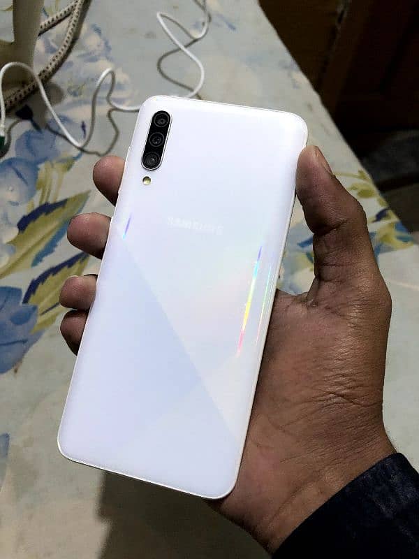 Samsung Galaxy A30s 4/128 with Box and Charger for Sale 4