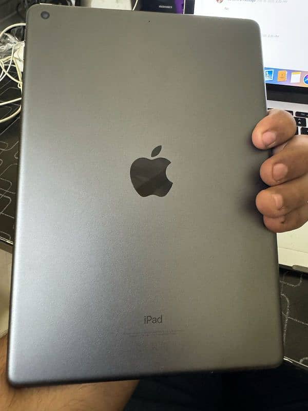 brand new ipad 9th generation complete box in Apple official warranty 2