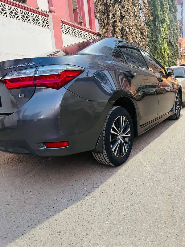 Toyota Corolla Altis 2015 4