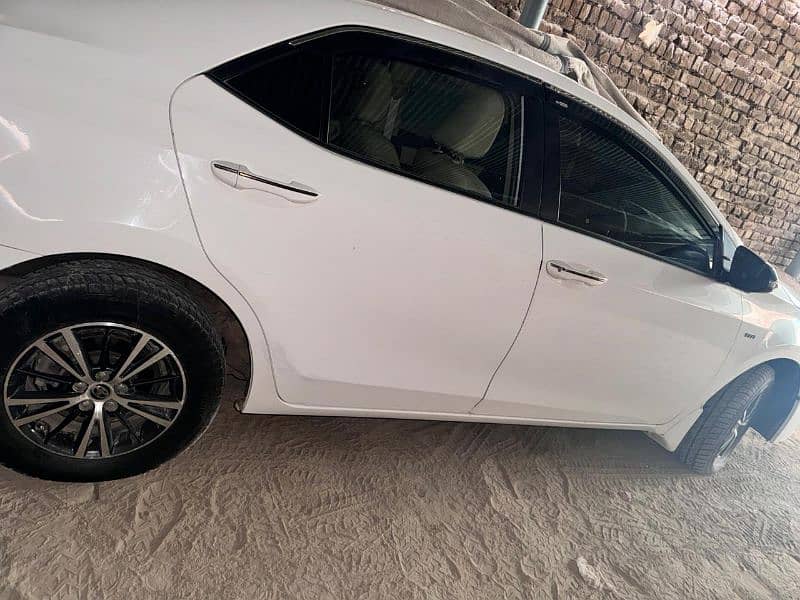 Corolla auto 2020 modle special edition super white colore 2