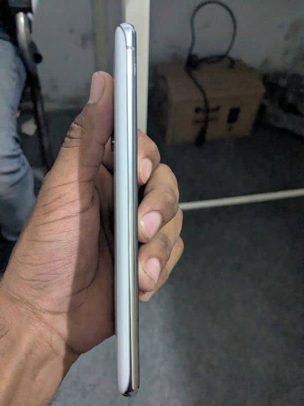 Samsung Galaxy s20 Fe 10 by 10 condition non pta box Kay sat 3