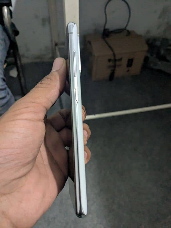 Samsung Galaxy s20 Fe 10 by 10 condition non pta box Kay sat 4