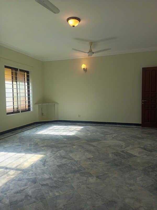 10 Bed rooms + Swimming pool House available for Rent 1