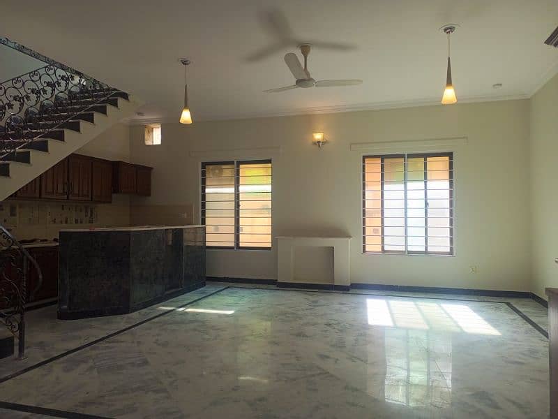 10 Bed rooms + Swimming pool House available for Rent 7