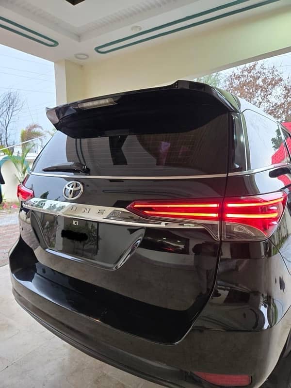 Toyota Fortuner V 2019 3