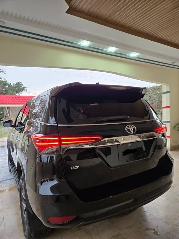 Toyota Fortuner V 2019 4