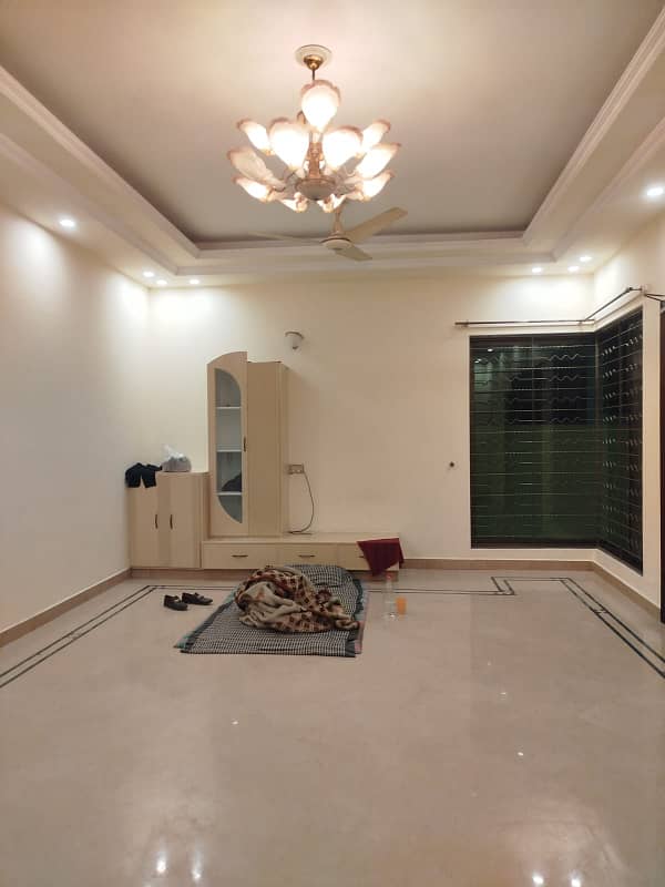 1 Kanal House for Rent in F2 Block 6 Beds, Double Unit PKR 3 Lac 7