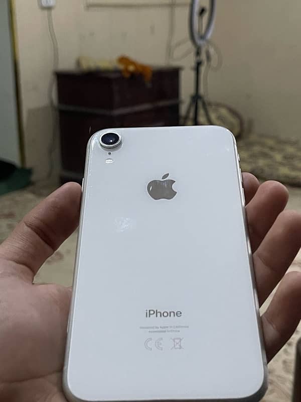 iPhone XR Non PTA 128 GB White Color 2