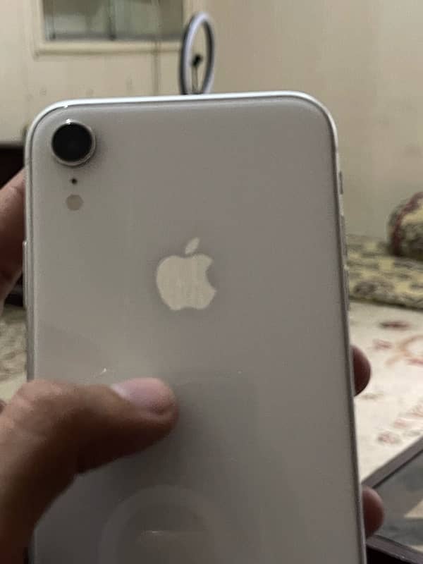 iPhone XR Non PTA 128 GB White Color 4