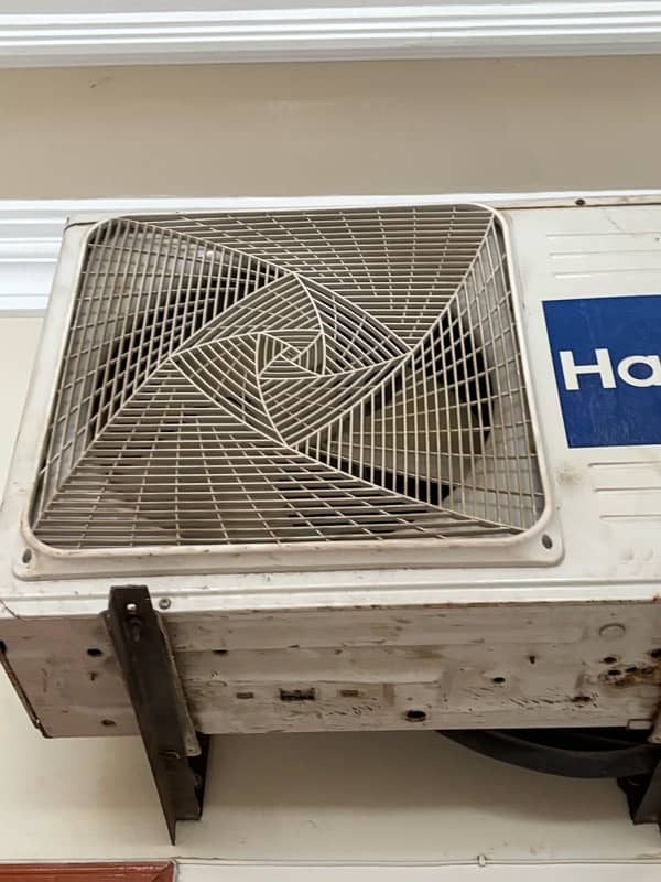 selling because this ac is extra and use ni hota 6