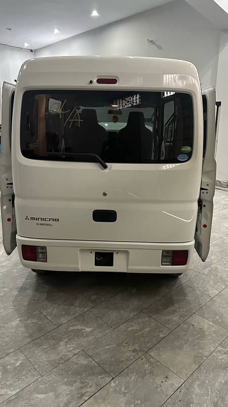 Mitsubishi Minicab Bravo 2025 10