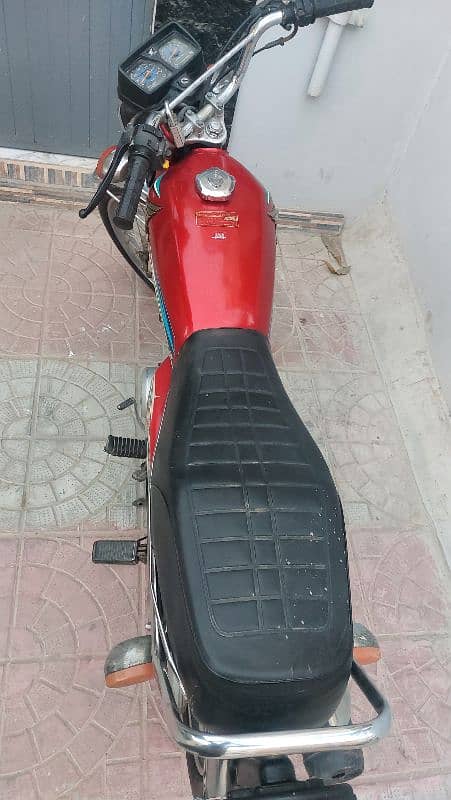 Honda 125 model 2018 (karachi number) all okay 4