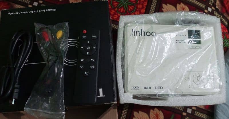 jinhoo mini WiFi projector 2