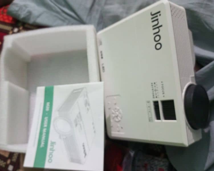 jinhoo mini WiFi projector 3