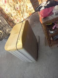 washing machine available in good condition