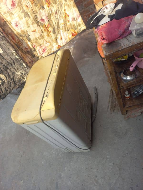 washing machine available in good condition 0