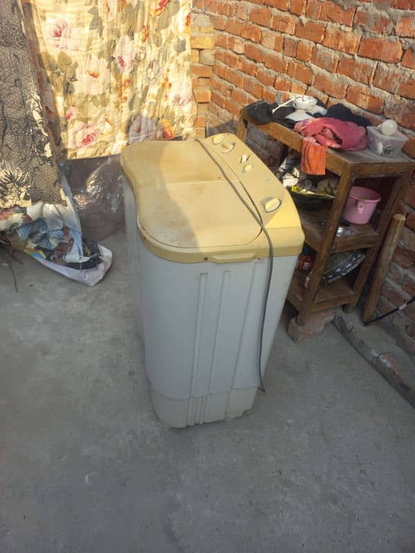 washing machine available in good condition 1